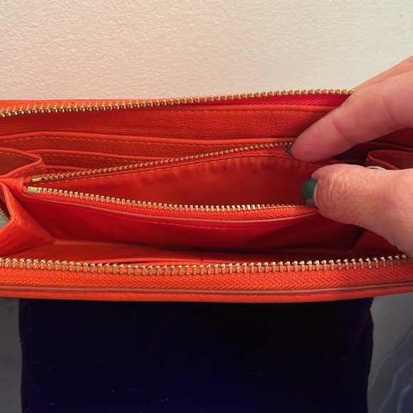 Tory Burch Zip around wallet, orange pebbled leather in excellent condition! - Picture 5 of 7